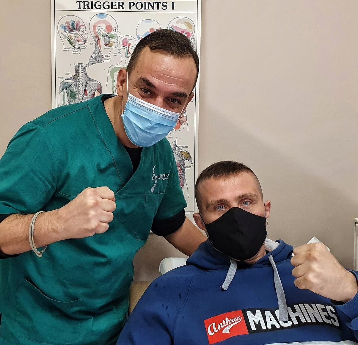 Ο Μιχάλης Σιούλης με τον αθλητή Ανδρέα Μιχαηλίδη στο ιατρείο