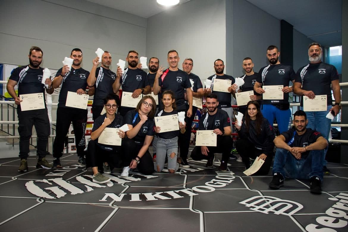 Οι συμμετέχοντες του σεμιναρίου Cutman με τις βεβαιώσεις παρακολούθησης